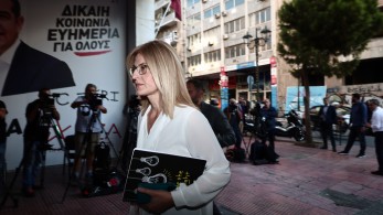 Δώρα Αυγέρη: της φταίνε οι δημοσιογράφοι - «Δεν θα έβαζα τίτλο ότι ο Κασσελάκης διαγράφει» Δώρα Αυγέρη: της φταίνε οι δημοσιογράφοι - «Δεν θα έβαζα τίτλο ότι ο Κασσελάκης διαγράφει»