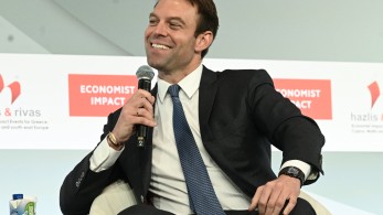 Ένας Αλέξης με γραβάτα: Ο Κασσελάκης στο Economist με ομιλία… Τσίπρα