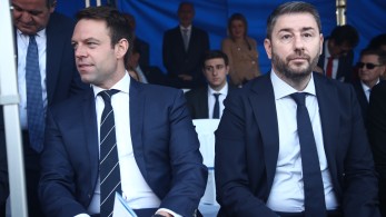 Τα 'χουν χαμένα: ΣΥΡΙΖΑ και ΠΑΣΟΚ ψαρεύουν στα θολά νερά της συνωμοσιολογίας