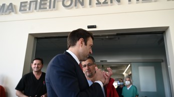Οι γιατροί μιλούσαν για το νοσοκομείο και ο Κασσελάκης για τον… Τάιλερ