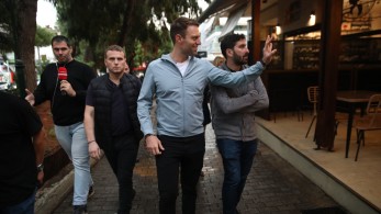 Πού πας, Στέφανε, χωρίς… Ομπρέλα;