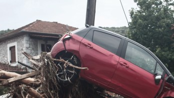 Σφοδρή κακοκαιρία «εξπρές» στην Ξάνθη: Θυελλώδεις άνεμοι, αναποδογύρισαν αυτοκίνητα