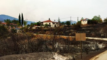 Κάρυστος: εκκενώθηκαν δυο χωριά από μεγάλη φωτιά - Σφοδροί άνεμοι πνέουν στην περιοχή