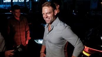 Ο Στέφανος «πνίγει τον πόνο» του στο φαΐ - Έξοδος με Τάιλερ, Αυγέρη, Σβίγκου, Βασιλειάδη