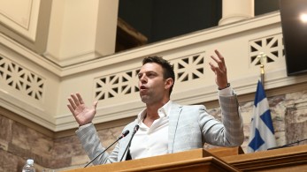 Αμνησία Κασσελάκη για απολύσεις και μειώσεις μισθών: «Δεν θυμάμαι τι έγραφα τότε, ήμουν 24 ετών»