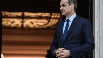 Ξεκίνησε το ταξίδι του για την Κίνα ο πρωθυπουργός - Οι συναντήσεις και οι ανοιχτοί δίαυλοι