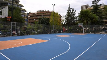 Δήμος Αθηναίων: ολοκληρώθηκαν οι εργασίες ανακαίνισης εννέα ανοιχτών γηπέδων μπάσκετ
