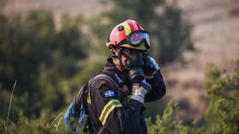 Μεγάλη φωτιά στην Κάρυστο: εκκενώθηκε το χωριό Αμυγδαλιά – Ισχυροί άνεμοι στην περιοχή