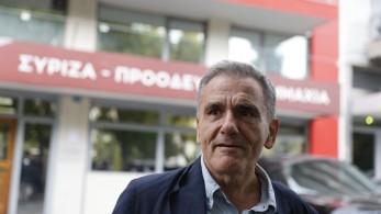 «Βρετανός» Τσακαλώτος σφάζει με το βαμβάκι τον Κασσελάκη