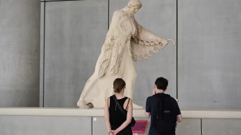 Youth Pass 2025: 154.000 νέοι 18 και 19 ετών οι δικαιούχοι – Σημαντική αύξηση των αιτήσεων