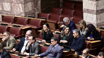 Ξεκίνησε ο αριστερός εμφύλιος στη Βουλή: «παρών» από τους «11» στο νομοσχέδιο για τους servicers Ξεκίνησε ο αριστερός εμφύλιος στη Βουλή: «παρών» από τους «11» στο νομοσχέδιο για τους servicers