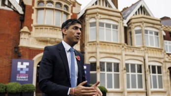 Μεγάλη Βρετανία: Μόνος στη Ντάουνινγκ Στριτ ο Ρίσι Σούνακ τα Χριστούγεννα