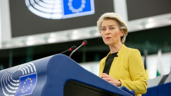Ούρσουλα φον ντερ Λάιεν: Αυστηρότερες ποινές για τους διακινητές μεταναστών Ούρσουλα φον ντερ Λάιεν: Αυστηρότερες ποινές για τους διακινητές μεταναστών