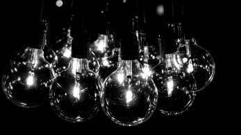 Ηλεκτρικό ρεύμα: έρχεται επιδότηση σε νοικοκυριά και επιχειρήσεις - Αλλαγές στο νυχτερινό τιμολόγιο