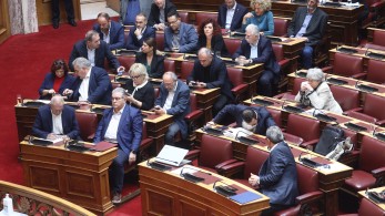 Βουλή-Τέμπη: άγριο «ξύλο» Παφίλη σε Μάντζο για τα fake news του ΠΑΣΟΚ