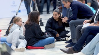 Δεν αρκεί να παλεύει μόνος του o πρωθυπουργός Δεν αρκεί να παλεύει μόνος του o πρωθυπουργός