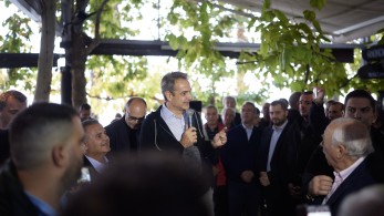 Ο Κυριάκος Μητσοτάκης συνεχίζει να «αλώνει» τον χώρο του ΠΑΣΟΚ