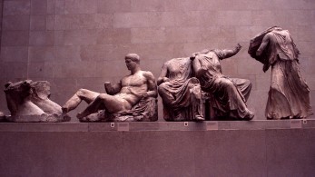 Ο Βουλαρίνος κατακεραυνώνει το Βρετανικό Μουσείο για το δείπνο δίπλα στα γλυπτά του Παρθενώνα (video) Ο Βουλαρίνος κατακεραυνώνει το Βρετανικό Μουσείο για το δείπνο δίπλα στα γλυπτά του Παρθενώνα (video)