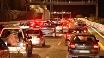 Μέγαρα: επεισόδια με Ρομά - Άνοιξε η Εθνική Οδός, έκλεισε η Περιφερειακή Αιγάλεω