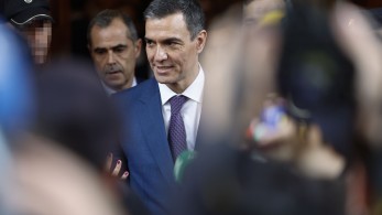 Ισπανία: 170.000 διαδηλωτές φώναζαν συνθήματα «Προδότη, Σάντσεθ» και «Μην πουλάς την Ισπανία» Ισπανία: 170.000 διαδηλωτές φώναζαν συνθήματα «Προδότη, Σάντσεθ» και «Μην πουλάς την Ισπανία»