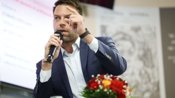 ΣΥΡΙΖΑ: καμαρούλα μια σταλιά απ' το 2 στο 3