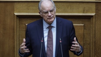 Βουλή: άμεση αντίδραση του Κώστα Τασούλα σε καταγγελία για ενδοοικογενειακή βία