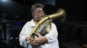 Καρφί Κραουνάκη για ΣΥΡΙΖΑ: Η Κουμουνδούρου πρέπει να γίνει Airbnb,  αγάπη μου