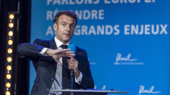 Ο Μακρόν θα λάβει αποφάσεις μετά τη διαμόρφωση της πλήρους εικόνας των αποτελεσμάτων