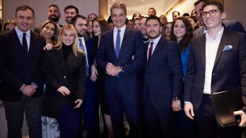 Κυριάκος Μητσοτάκης από Λονδίνο: «Το ποσοστό στις εκλογές είναι ποσοστό ευθύνης. Με υποχρεώνει να δουλεύω σκληρά» Κυριάκος Μητσοτάκης από Λονδίνο: «Το ποσοστό στις εκλογές είναι ποσοστό ευθύνης. Με υποχρεώνει να δουλεύω σκληρά»