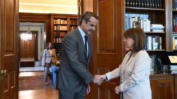 Συνάντηση Μητσοτάκη - Σακελλαροπούλου στις 12:00