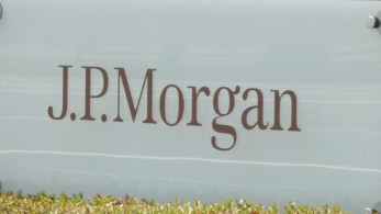 JP Morgan: Στο 90% η πιθανότητα αναβάθμισης της Ελλάδας από τη Moody’s το 2024
