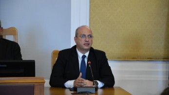 Γιάννης Οικονόμου: «Μία στις τρεις γυναίκες από 15 ετών και πάνω έχουν γνωρίσει κακοποιητική συμπεριφορά»