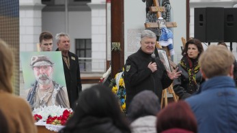 Ουκρανία: η κυβέρνηση απαγορεύει στον πρώην πρόεδρο Ποροσένκο να ταξιδέψει στο εξωτερικό