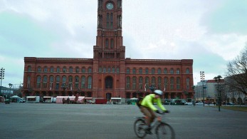 DW: Γιατί οι Γερμανοί φοβούνται τα χρέη;