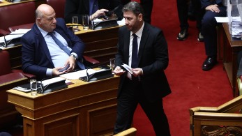 ΠΑΣΟΚ: Αναβλήθηκε η συνεδρίαση για τον γάμο των ομόφυλων ζευγαριών - Το 1/3 της κοινοβουλευτικής δύναμης έχει ενστάσεις