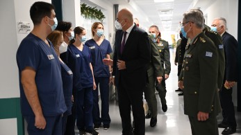 Επίσκεψη Δένδια στο Στρατιωτικό Νοσοκομείo 401 ΓΣΝΑ