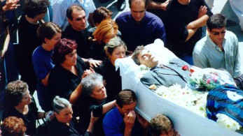 Γύρνα πίσω, ρε Μητσιμπόνα...