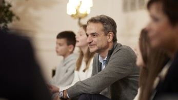 Με μαθητές του μειονοτικού σχολείου Κενταύρου Ξάνθης συναντήθηκε ο πρωθυπουργός