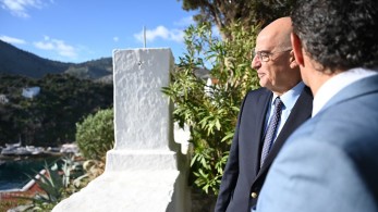 Ολοκληρώθηκε η επίσκεψη του Νίκου Δένδια στη Σύμη - Βρέθηκε και στην 112 ΠΜ στην Ελευσίνα