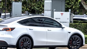 Η Tesla ανοίγει τρεις αντιπροσωπείες στη Σαουδική Αραβία