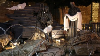 Σφοδροί βομβαρδισμοί στη Γάζα - Χριστούγεννα χωρίς εορτασμούς στη Βηθλεέμ