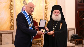 Συνάντηση Δένδια με τον πατριάρχη Αλεξανδρείας