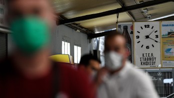 Αύξηση κρουσμάτων κορωνοϊού: εντός της ημέρας η ανακοίνωση ΕΟΔΥ για τη χρήση μάσκας