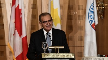 Η ροζ σημαία, ο Διαματάρης και ο Κωνσταντίνου