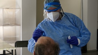 Ανησυχούν οι ειδικοί για την έκρηξη των κρουσμάτων covid - Πότε περιμένουν κορύφωση