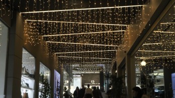 Αρχίζει αύριο το εορταστικό ωράριο - Ανοικτά τις Κυριακές τα εμπορικά καταστήματα