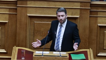 Βουλή: κρασί και σουβλάκια κέρασε ο Ανδρουλάκης για την ονομαστική του εορτή