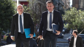 Οικονόμου-Βρούτσης: Αποφασισμένη η κυβέρνηση να σταματήσει τις αγέλες των χούλιγκαν