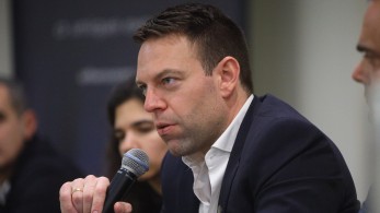 Κασσελάκης: αλλάζει θέσεις και προκαλεί... πονοκέφαλο Κασσελάκης: αλλάζει θέσεις και προκαλεί... πονοκέφαλο