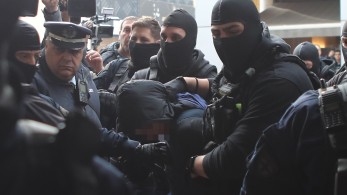 Επεισόδια στου Ρέντη: «Μπορεί να μη χτύπησε τον αστυνομικό η δική μου φωτοβολίδα» - Τι κατέθεσε ο 18χρονος